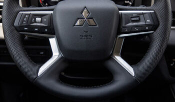 
									Mitsubishi Outlander 2023 full								