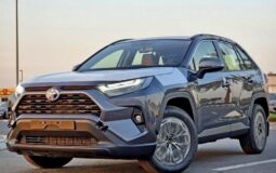 Toyota RAV4 XLE 2024