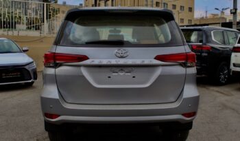 
									Toyota Fortuner 2022 full								