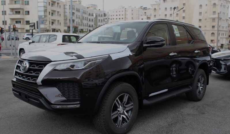 
								Toyota Fortuner 2023 full									