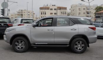 
									Toyota Fortuner 2022 full								