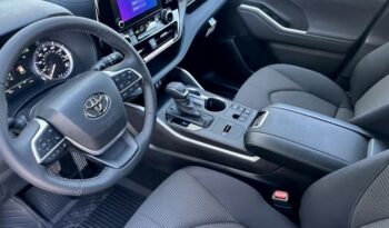 
									Toyota Highlander LE 2022 full								