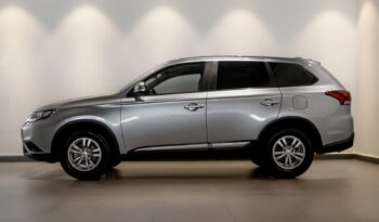 
									Mitsubishi Outlander 2022 full								