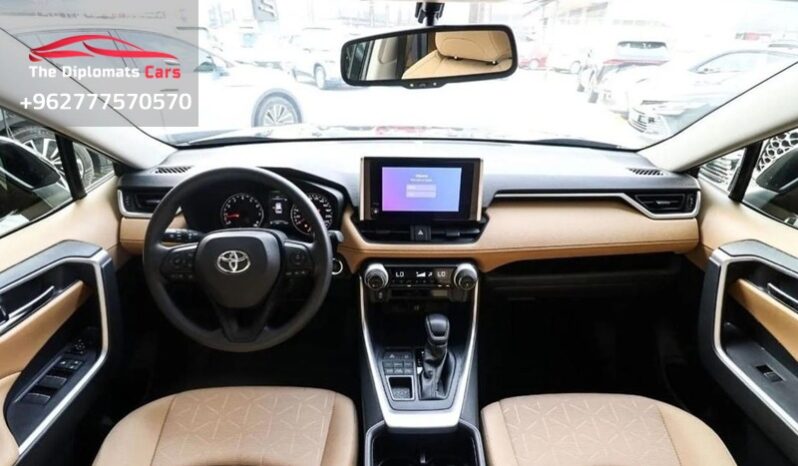 
								Toyota RAV 4 XLE 2023 full									