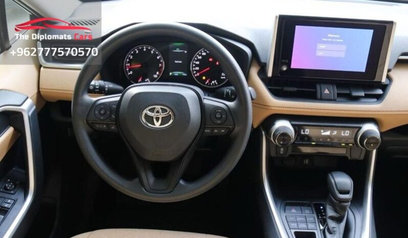 
								Toyota RAV 4 XLE 2023 full									