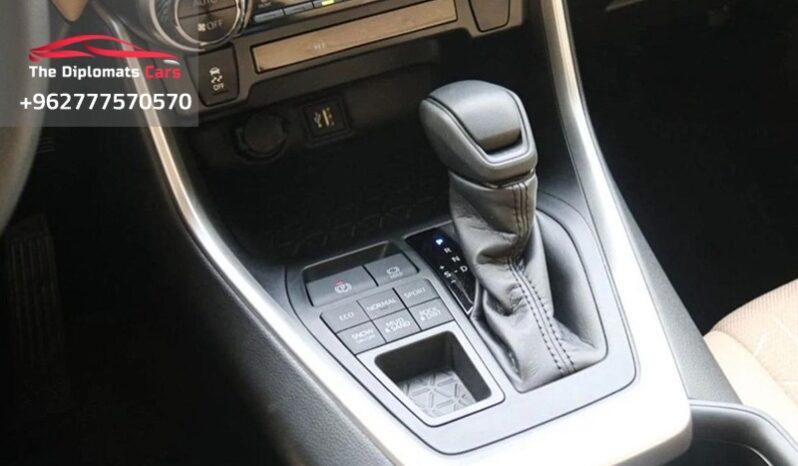 
								Toyota RAV 4 XLE 2023 full									