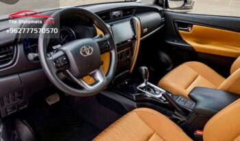 
									Toyota Fortuner 2023 full								