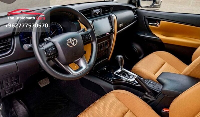
								Toyota Fortuner 2023 full									