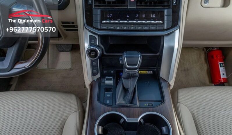 
								Toyota Land Cruiser GXR 2024 full									