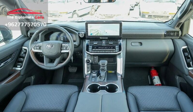 
								Toyota Land Cruiser VX 2025 full									