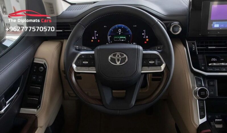 
								Toyota Land Cruiser GXR 2025 full									