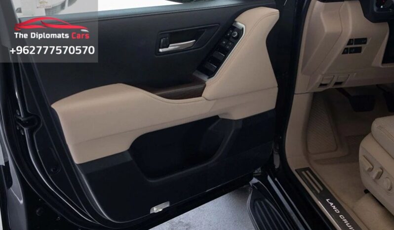 
								Toyota Land Cruiser GXR 2025 full									