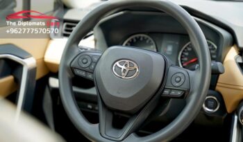 
									Toyota RAV 4 XLE 2025 full								