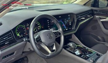 
									Volkswagen Touareg Comfortline 2024 full								