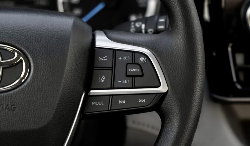 
								Toyota Highlander LE 2023 full									