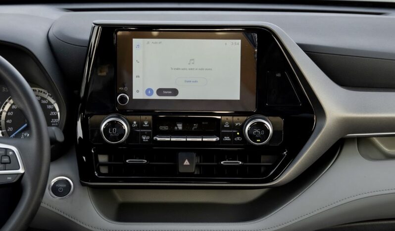 
								Toyota Highlander LE 2023 full									