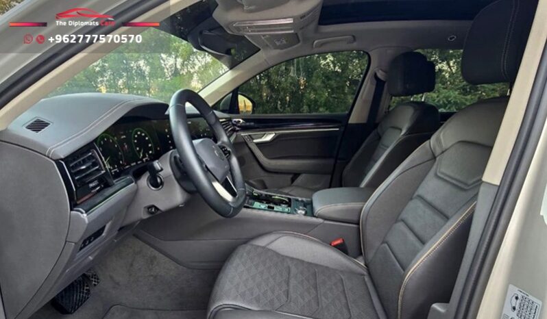 
								Volkswagen Touareg Comfortline 2024 full									