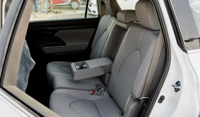 
								Toyota Highlander LE 2023 full									