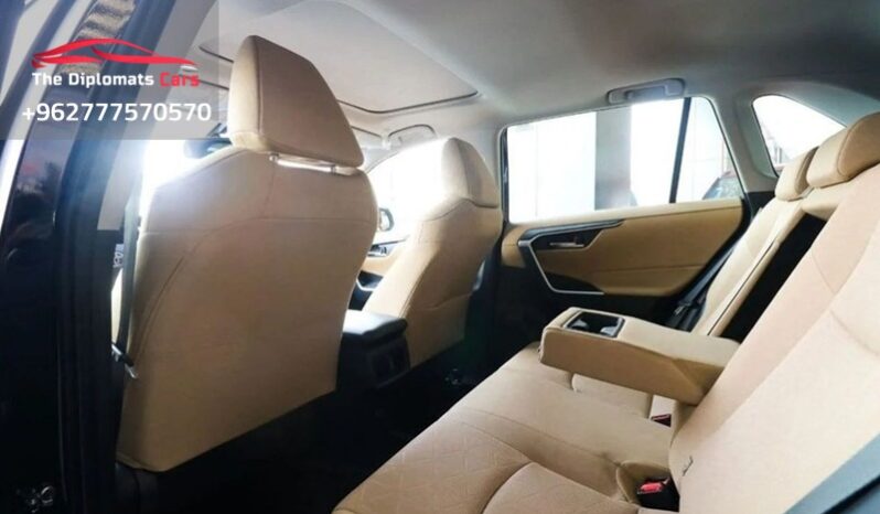 
								Toyota Rav4 XLE 2025 full									