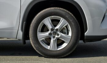 
									Toyota Highlander LE 2023 full								