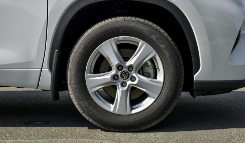 
								Toyota Highlander LE 2023 full									