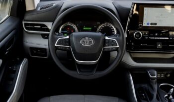 
									Toyota Highlander LE 2023 full								