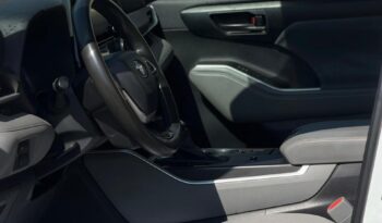 
									Toyota Grand Highlander LE 2022 full								