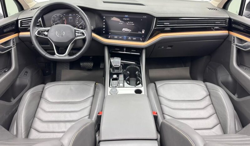 
								Volkswagen Touareg 2022 full									