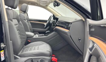 
									Volkswagen Touareg 2022 full								