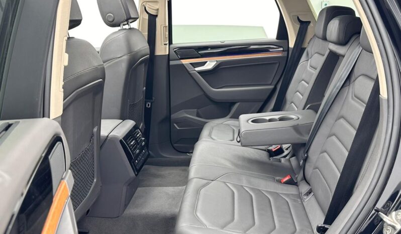 
								Volkswagen Touareg 2022 full									