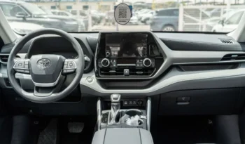 
									Toyota Grand Highlander LE 2025 full								